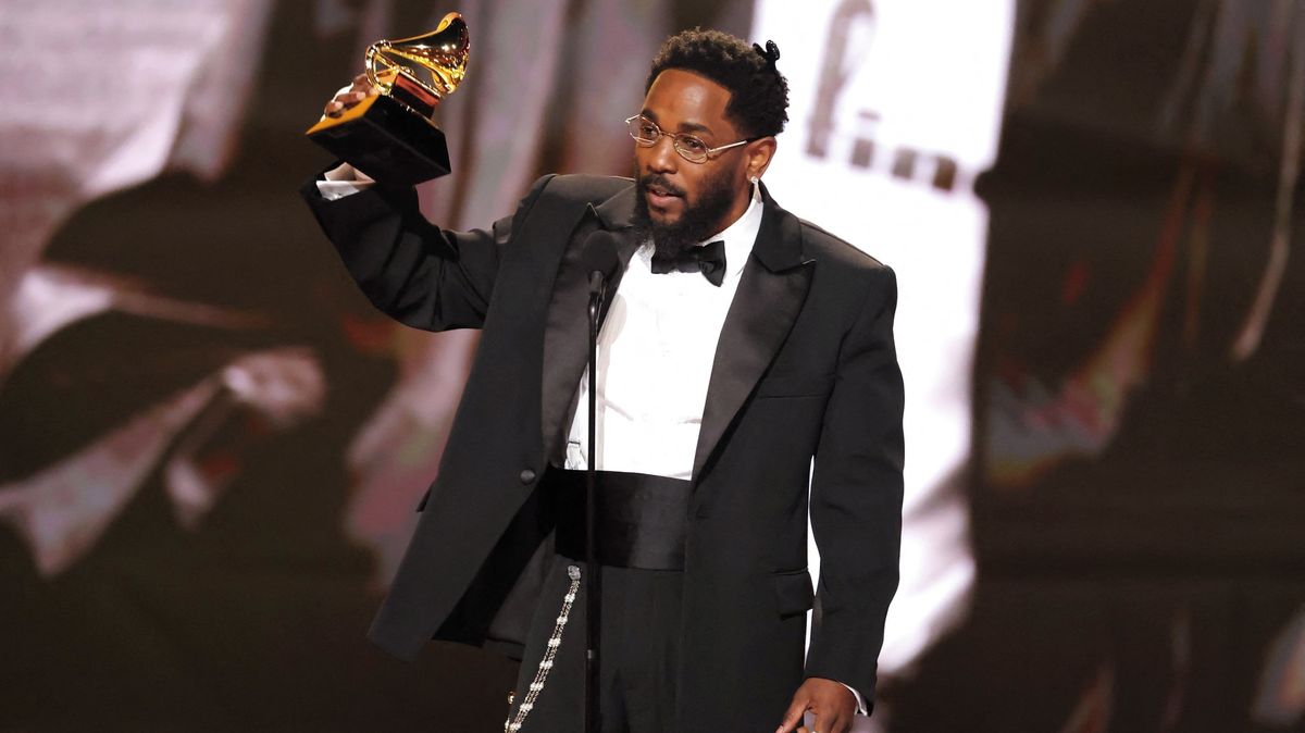 Nejsme zvířata, řekl Bad Bunny a odnesl si hlavní cenu. Kendrick Lamar má pět Grammy